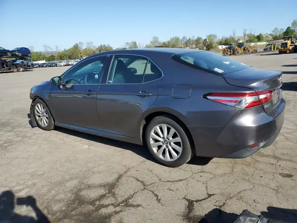 4T1B11HK5JU571510 2018 TOYOTA CAMRY - Image 2