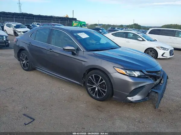 4T1B11HK5JU571748 2018 TOYOTA CAMRY - Image 1