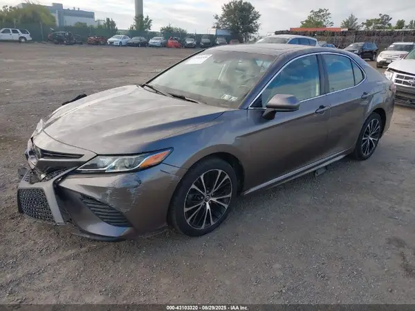 4T1B11HK5JU571748 2018 TOYOTA CAMRY - Image 2