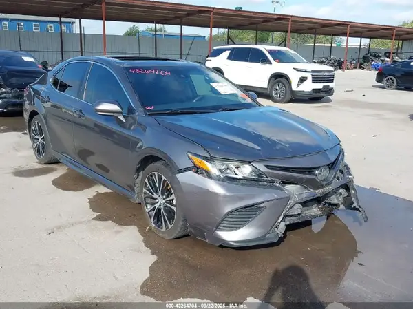 4T1B11HK5JU572463 2018 TOYOTA CAMRY - Image 1