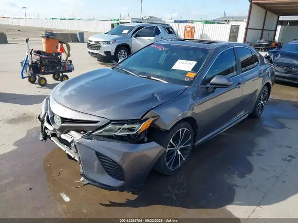 4T1B11HK5JU572463 2018 TOYOTA CAMRY - Image 2