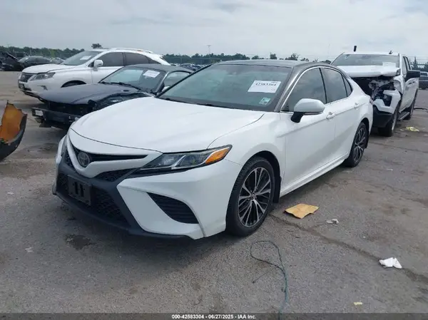 4T1B11HK5JU572608 2018 TOYOTA CAMRY - Image 2