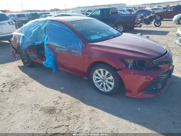 4T1B11HK5JU573094 2018 TOYOTA CAMRY - Image 1