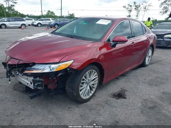 4T1B11HK5JU573354 2018 TOYOTA CAMRY - Image 2