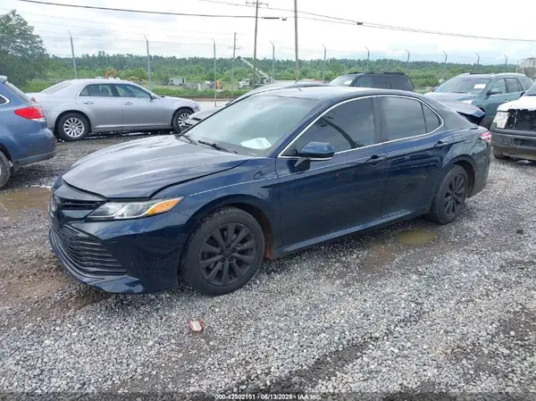 4T1B11HK5JU576030 2018 TOYOTA CAMRY - Image 2