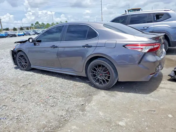 4T1B11HK5JU576643 2018 TOYOTA CAMRY - Image 2
