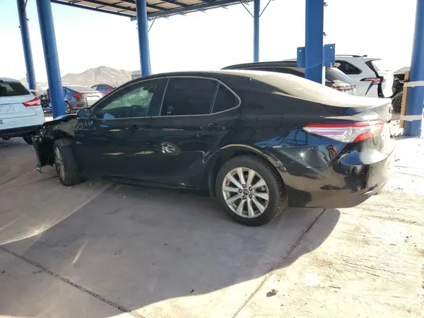 4T1B11HK5JU577209 2018 TOYOTA CAMRY - Image 2