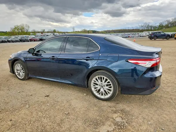 4T1B11HK5JU577503 2018 TOYOTA CAMRY - Image 2