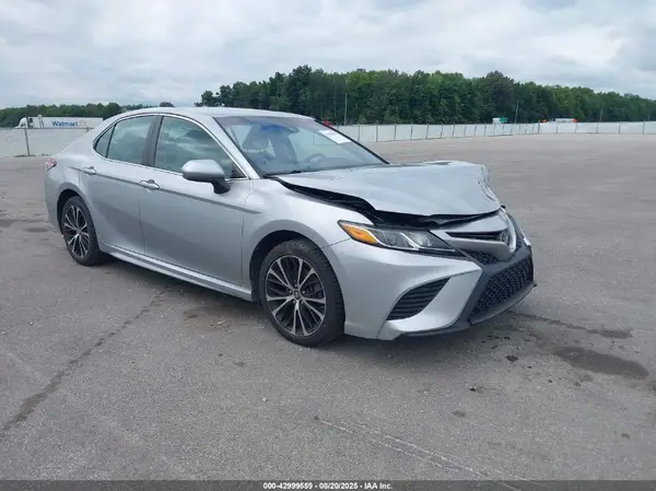 4T1B11HK5JU578408 2018 TOYOTA CAMRY - Image 1