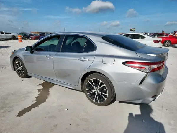 4T1B11HK5JU578537 2018 TOYOTA CAMRY - Image 2