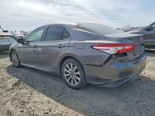 4T1B11HK5JU578554 2018 TOYOTA CAMRY - Image 2