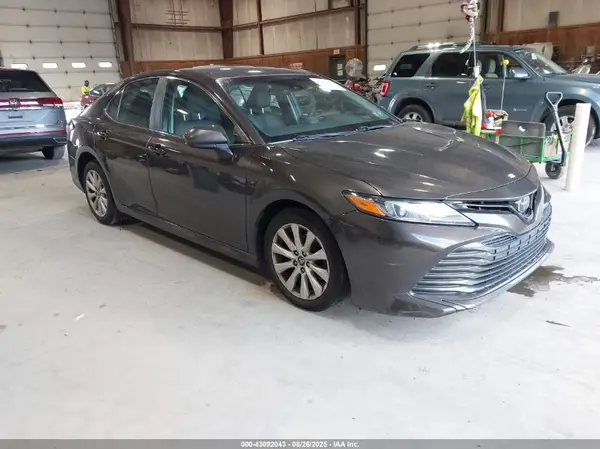 4T1B11HK5JU578859 2018 TOYOTA CAMRY - Image 1