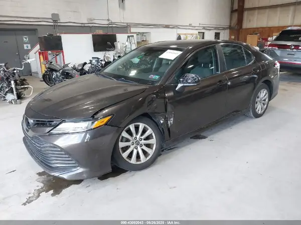 4T1B11HK5JU578859 2018 TOYOTA CAMRY - Image 2