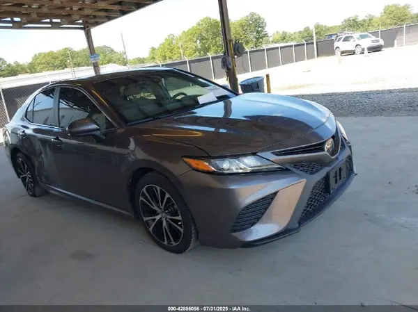 4T1B11HK5JU581793 2018 TOYOTA CAMRY - Image 1