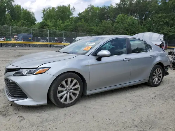 4T1B11HK5JU581907 2018 TOYOTA CAMRY - Image 1