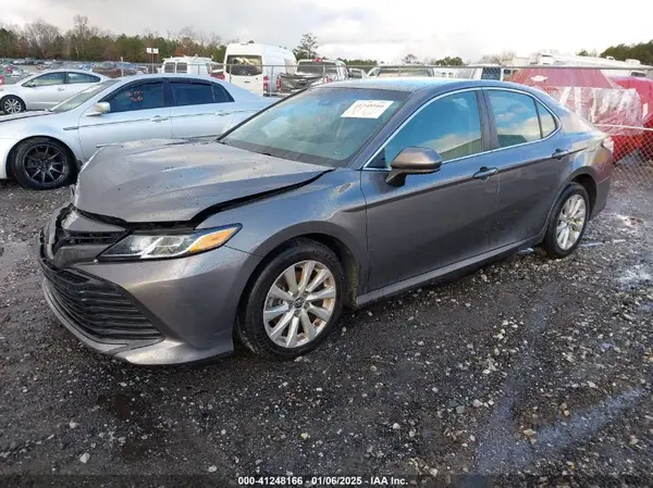 4T1B11HK5JU582166 2018 TOYOTA CAMRY - Image 2
