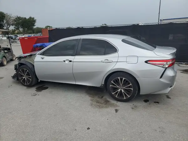 4T1B11HK5JU582295 2018 TOYOTA CAMRY - Image 2