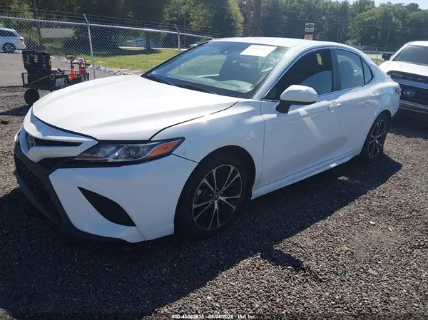 4T1B11HK5JU583396 2018 TOYOTA CAMRY - Image 2