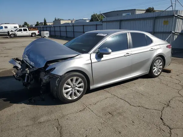 4T1B11HK5JU583432 2018 TOYOTA CAMRY - Image 1