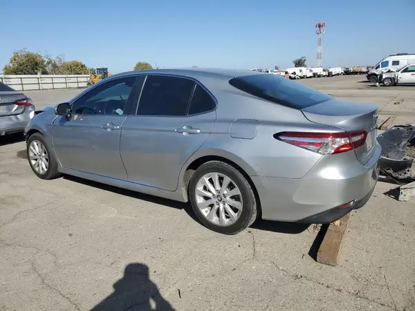 4T1B11HK5JU583432 2018 TOYOTA CAMRY - Image 2