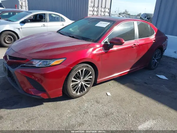 4T1B11HK5JU583673 2018 TOYOTA CAMRY - Image 2