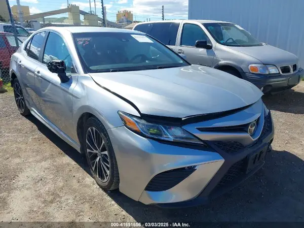 4T1B11HK5JU583981 2018 TOYOTA CAMRY - Image 1