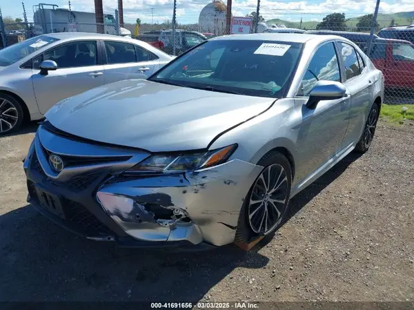 4T1B11HK5JU583981 2018 TOYOTA CAMRY - Image 2