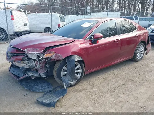 4T1B11HK5JU584502 2018 TOYOTA CAMRY - Image 2
