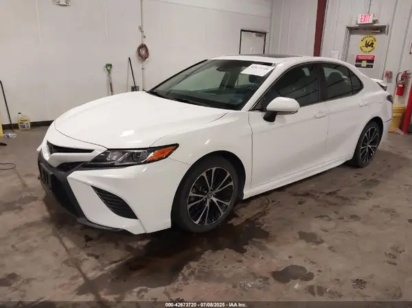 4T1B11HK5JU585066 2018 TOYOTA CAMRY - Image 2