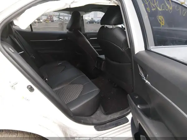 4T1B11HK5JU585262 2018 TOYOTA CAMRY - Image 8