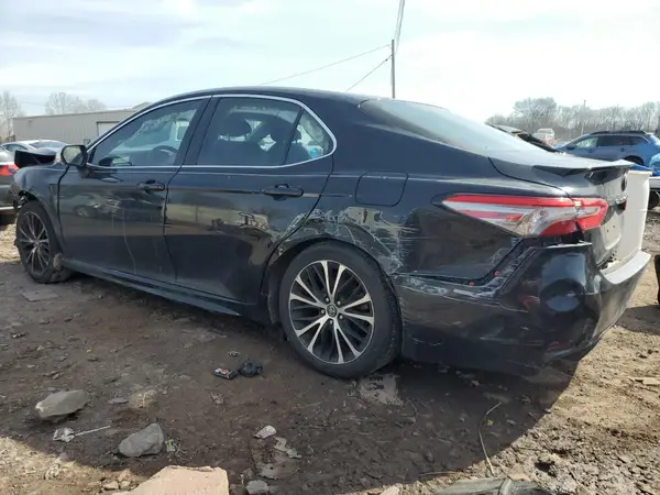 4T1B11HK5JU585603 2018 TOYOTA CAMRY - Image 2