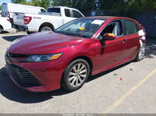 4T1B11HK5JU585990 2018 TOYOTA CAMRY - Image 2