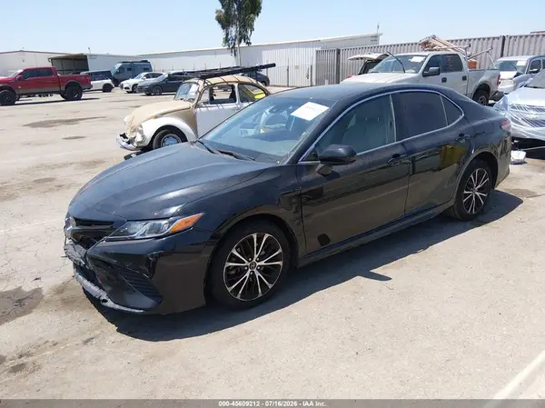 4T1B11HK5JU586234 2018 TOYOTA CAMRY - Image 2