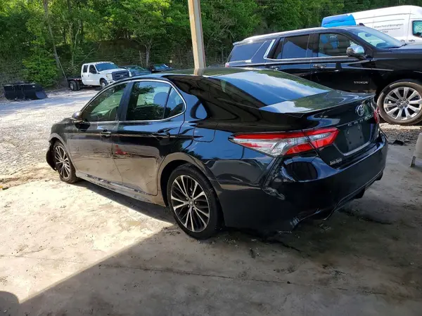 4T1B11HK5JU586332 2018 TOYOTA CAMRY - Image 2