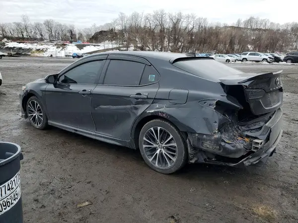 4T1B11HK5JU586413 2018 TOYOTA CAMRY - Image 2