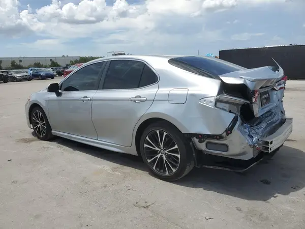 4T1B11HK5JU587612 2018 TOYOTA CAMRY - Image 2