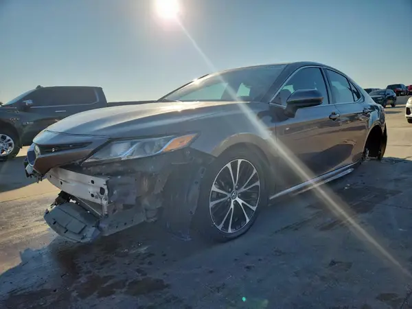 4T1B11HK5JU589022 2018 TOYOTA CAMRY - Image 1