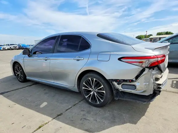 4T1B11HK5JU589151 2018 TOYOTA CAMRY - Image 2