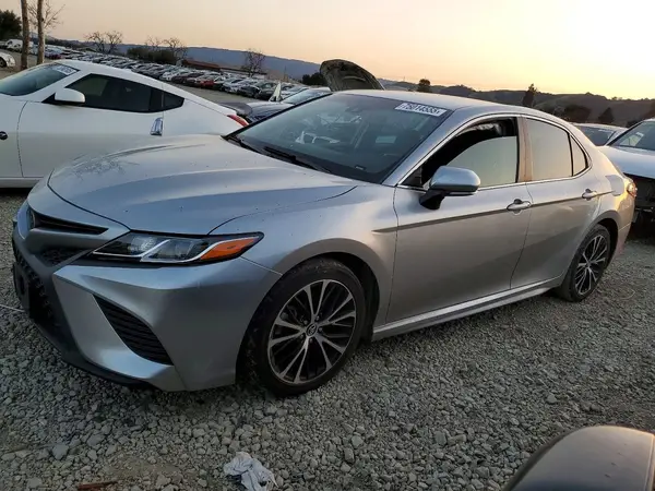 4T1B11HK5JU589330 2018 TOYOTA CAMRY - Image 1