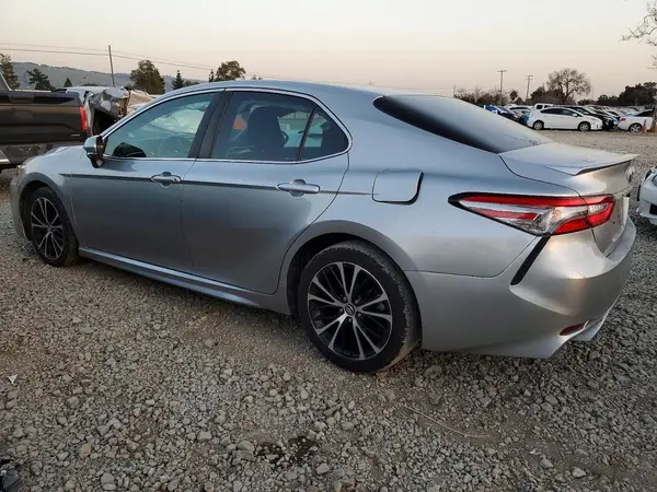 4T1B11HK5JU589330 2018 TOYOTA CAMRY - Image 2