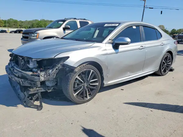 4T1B11HK5JU589683 2018 TOYOTA CAMRY - Image 1