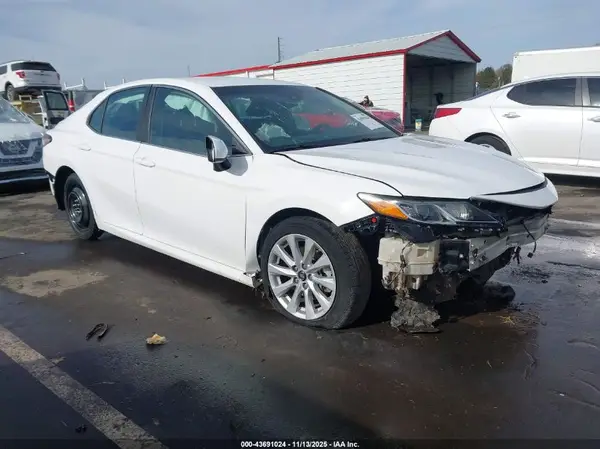 4T1B11HK5JU589716 2018 TOYOTA CAMRY - Image 1
