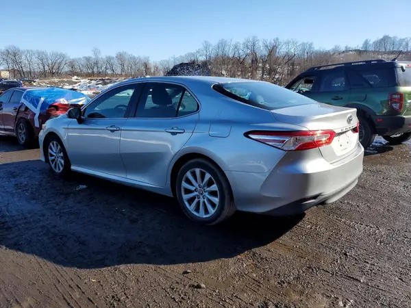 4T1B11HK5JU590719 2018 TOYOTA CAMRY - Image 2