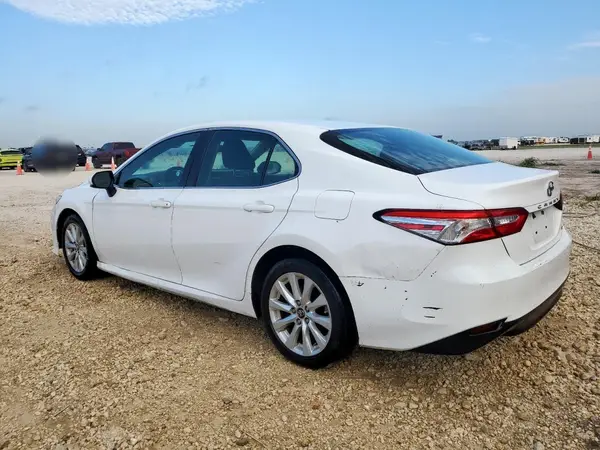 4T1B11HK5JU591384 2018 TOYOTA CAMRY - Image 2