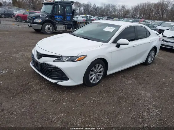 4T1B11HK5JU591613 2018 TOYOTA CAMRY - Image 2