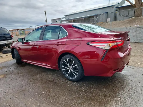 4T1B11HK5JU592096 2018 TOYOTA CAMRY - Image 2