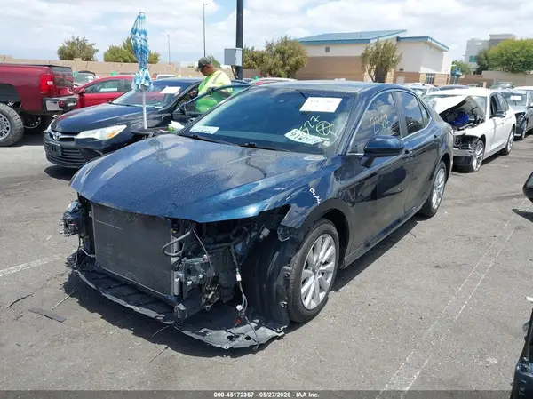 4T1B11HK5JU592390 2018 TOYOTA CAMRY - Image 2