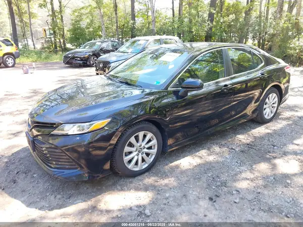 4T1B11HK5JU593099 2018 TOYOTA CAMRY - Image 2