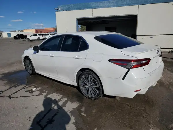 4T1B11HK5JU594852 2018 TOYOTA CAMRY - Image 2
