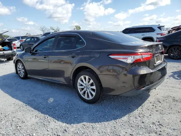 4T1B11HK5JU595144 2018 TOYOTA CAMRY - Image 2
